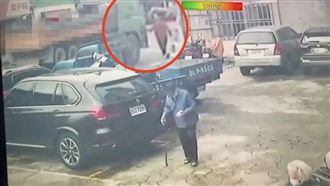 砂石車沒看見　桃婦過馬路被「吃了」慘死