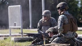 圖為駐沖繩美軍2022年12月在基地漢森營進行軍事演練。（圖取自facebook.com/3DMLG）