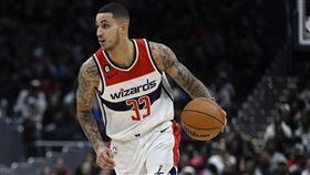 ▲庫茲馬（Kyle Kuzma）在末節剩餘6.2秒時進絕殺三分，繳出21分4籃板3助攻，率巫師取勝。（圖／美聯社／達志影像）