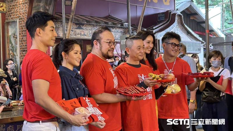 發爐了！導演望天悼豬哥亮：要保佑我們