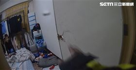 警方，破門（圖／翻攝畫面）