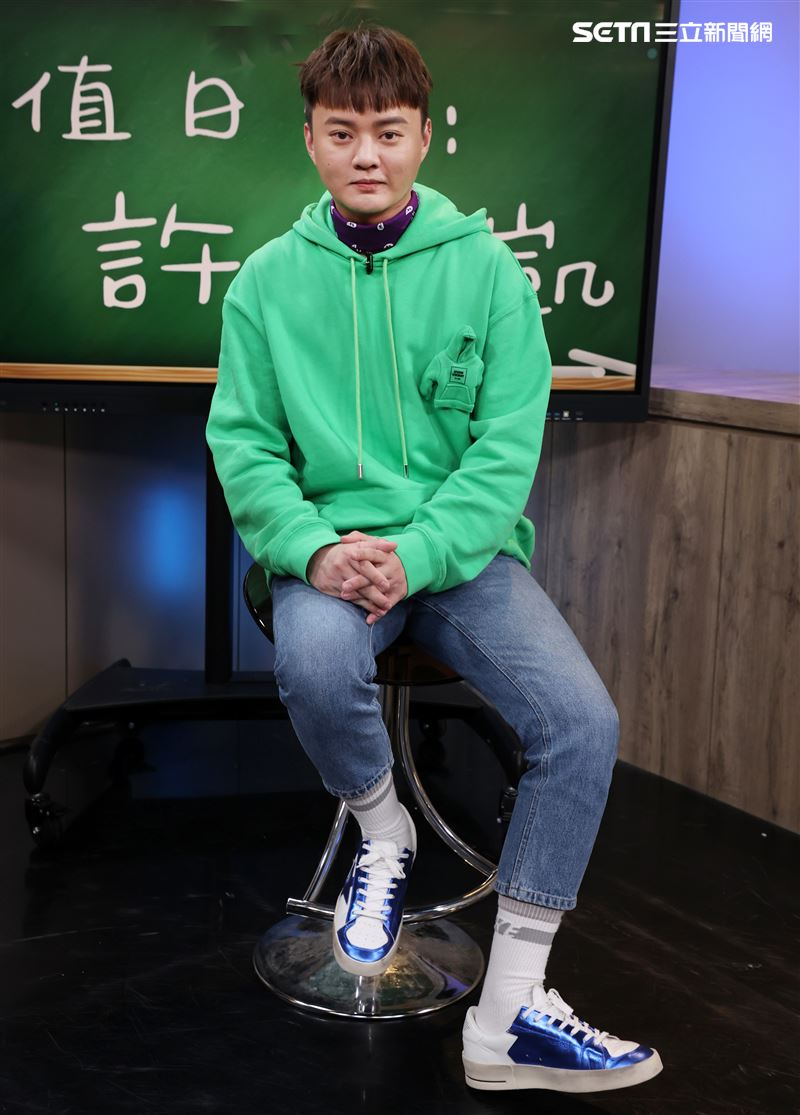 小記者大明星錄影許富凱三立新聞網專訪。（記者邱榮吉/攝影）