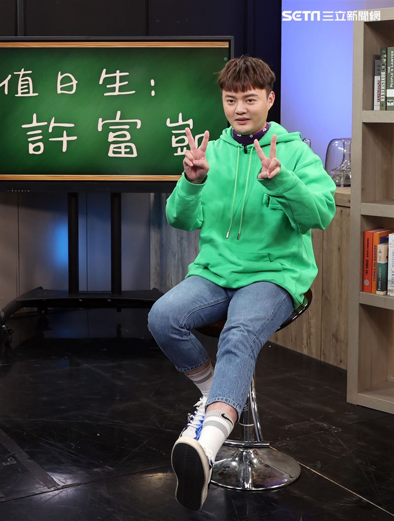 小記者大明星錄影許富凱三立新聞網專訪。（記者邱榮吉/攝影）