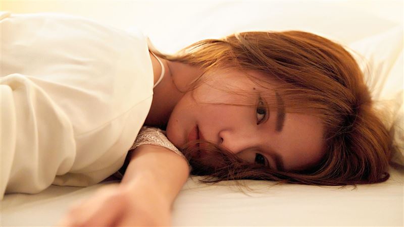 郭書瑤新造型乍看全裸　膚色緊身曲線全露