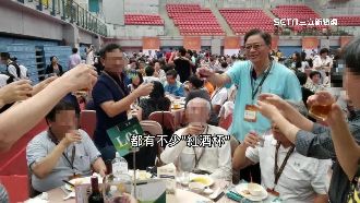 藍議員護航張善政滴酒不沾　網翻照片打臉