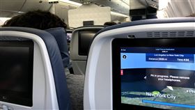 疫情下美飛機乘客脫序行為大增美國聯邦航空總署（FAA）公布數據指出，2021年在飛機上發生的脫序行為將近4000件，其中超過7成與乘客拒戴口罩有關。圖為5月美國國內線班機客艙。中央社記者林宏翰洛杉磯攝  110年8月20日