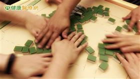 乾眼症是現代人極為常見的疾病，症狀不是只有眼睛乾澀，眼皮沉重、有異物感都可能是乾眼症的表現