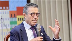 拉斯穆森：各國政要訪台潮有助形塑對中嚇阻力量曾任丹麥總理的拉斯穆森（Anders Fogh Rasmussen）以民主聯盟基金會主席身分訪台，5日在外交部舉行國際記者會指出，近來各國政要訪台潮，反而展現全世界保衛台灣人的意志跟決心，有助形塑對中國的嚇阻力量，以維護台海和平。中央社記者張皓安攝  112年1月5日