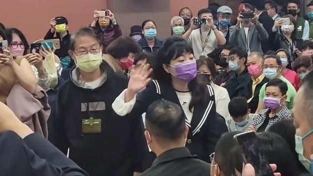 台北|被黨員狂嗆下台、背骨！高嘉瑜稱「震撼」：我講話方式必須要反省檢討 | 政治 | 三立新聞網  SETN.COM