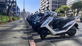 白線變黑線？「停車格被塗銷」妹子機車遭拖吊氣炸　北市停管處回應了。