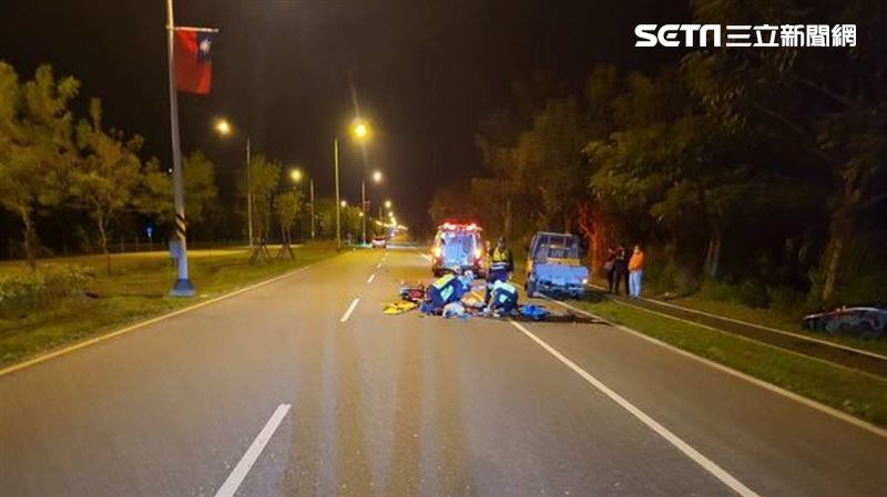 台9線死亡車禍！騎士撞路邊小貨車慘死