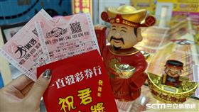 彩券行 大樂透 威力彩 台彩 彩券 財神爺 財運（圖／記者戴玉翔攝影）
