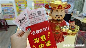 彩券行 大樂透 威力彩 台彩 彩券 財神爺 財運（圖／記者戴玉翔攝影）
