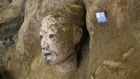 秦始皇，兵馬俑，一號坑，出土第一面盾牌，彩繪俑頭（圖／翻攝自新華網）