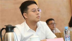 人生勝利組？驚爆他「15歲就在中共工作」　中國網友怒疑：有後台（圖／翻攝自微博）

