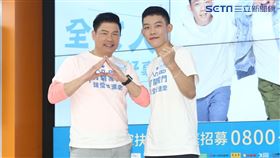 曾國城（左）和兒子曾元德（右）合體出席公益活動。（圖／記者楊澍攝影）