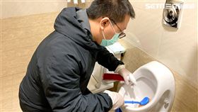 醫師提醒，過年大掃除使用化學清潔劑時要當心，以免身體因此受到傷害。（圖／台中慈濟醫院提供）