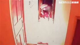 北市郭男不滿鄰居及官司對象，憤而在對方門口潑汽油縱火洩憤。（圖／翻攝畫面）