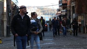 植髮大國土耳其土耳其因植髮價格實惠、免簽入境以及距西亞、北非及歐洲大部分地區不遠等因素，吸引愈來愈多外國客到當地重拾茂密風采。伊斯坦堡街頭常見頭頂有細小紅點、裹著繃帶的男性。中央社記者鍾佑貞伊斯坦堡攝  111年1月13日