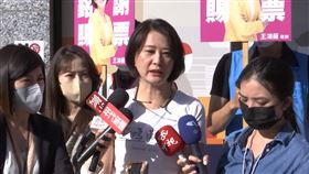 王鴻薇到濱江市場謝票。(圖/翻攝畫面)