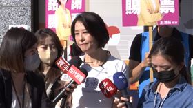 王鴻薇到濱江市場謝票。(圖/翻攝畫面)