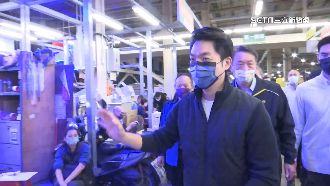 迎新春！蔣萬安巡訪環南市場　與攤販拜年