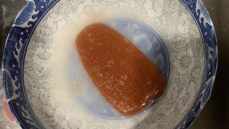 台灣|友送烏魚子「下鍋油炸飄化學煙」嚇到秒關火 他一看包裝驚呆 | 生活 | 三立新聞網 SETN.COM