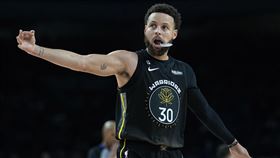 ▲柯瑞（Stephen Curry）只投2顆三分球，勇士還是大勝馬刺。（圖／美聯社／達志影像）