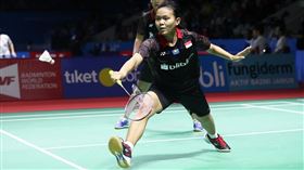 ▲印尼女雙的拉馬丹蒂（Siti Fadia Silva Ramadhanti）賽中因重心不穩腳踝受傷，臨時退賽。（資料圖／翻攝自BWF badminton）