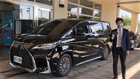曾玟學爆鍾東錦公務車要價520萬（圖／翻攝自曾玟學臉書）