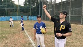 ▲匹茲堡海盜陳柏毓回母校技術指導。（圖／匹茲堡海盜球團提供）