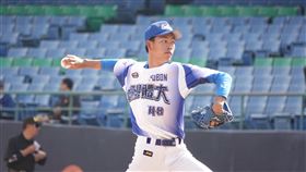 大專聯賽台體「最後防線」曾家輝率隊晉級冠軍戰111學年度大專棒球聯賽（公開一級）4強決賽，台體「最後防線」曾家輝（前）14日後援4.2局無責失分，率隊晉級冠軍戰。中央社記者謝靜雯攝  112年1月14日