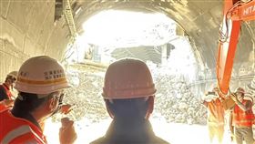 吳澤成實地勘查後在臉書指出，大清水隧道預計明天下午5時起至18日分時段通車，19日起恢復全時段開放通行。（圖／翻攝自吳澤成臉書）