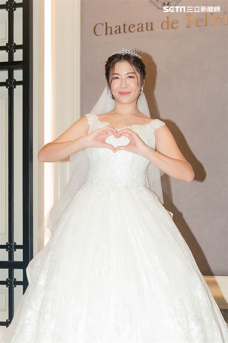 「漢堡主播」鄭亦真和圈外男友小綱舉行婚禮，演藝圈好朋友小煜、無尊、張文綺等人都到場力挺。（圖／記者楊澍攝影）