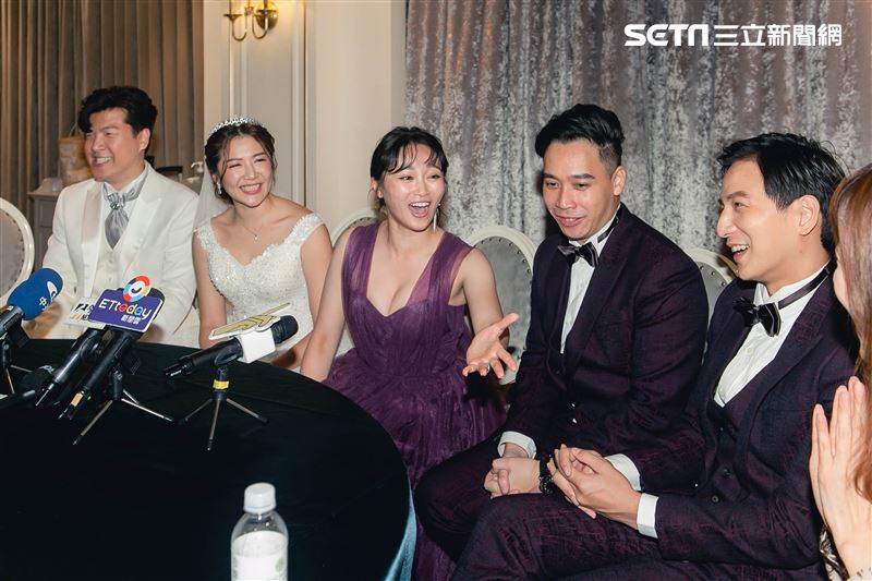 「漢堡主播」鄭亦真和圈外男友小綱舉行婚禮，演藝圈好朋友小煜、無尊、張文綺等人都到場力挺。（圖／記者楊澍攝影）