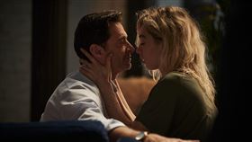 休傑克曼（左）展現精湛演技。（圖／索尼提供）