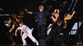 ▲四度參與《紅白》的羅志祥，這次炸裂開場連跳11首熱門夯曲。（圖／台視提供）