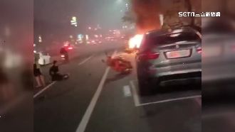 機車追撞2汽機車釀3傷　噴飛滑行燒成火球