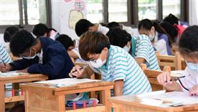 國中會考將於5月登場，進入倒數階段，也讓許多國三生壓力愈來愈大。（示意圖／CTWANT）