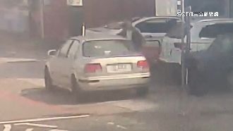 不滿車臨停家門口　屋主怒砸車喊要告就告