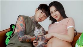  陳緗妮（右）與謝和弦現育有一女。（圖／翻攝自陳緗妮臉書）