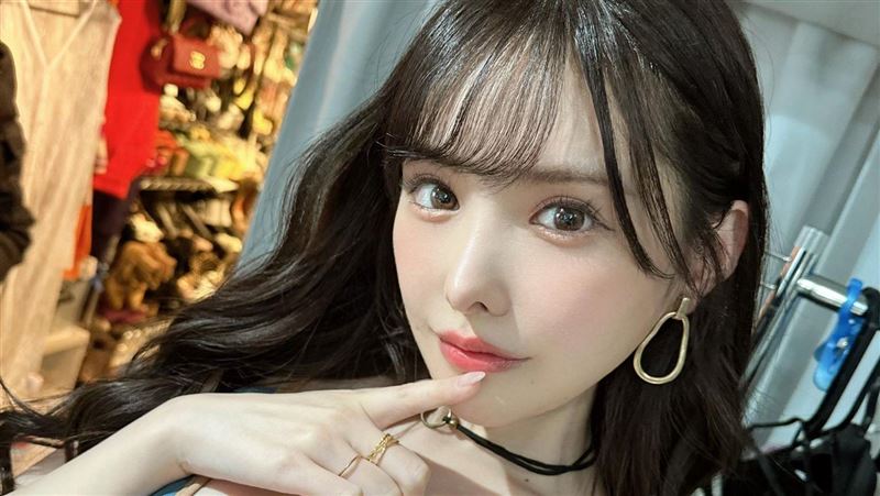 世界級美腿！暗黑女神「曝作品」畫面辣翻