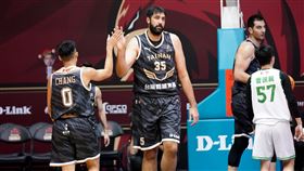 獵鷹驚險在主場擊敗英熊。（圖／T1聯盟提供）