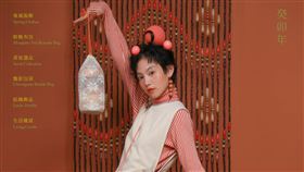 【好丘 On The Road在路上】，隨著一月迎來農曆春節，近日攜手被譽為『最前衛的復古選物品牌』的《地衣荒物》打造期間限定快閃店中店。