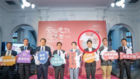 擔任高虹安行政處長的謝泊泓已婚還和人妻發展婚外情。（圖／翻攝自高虹安臉書）