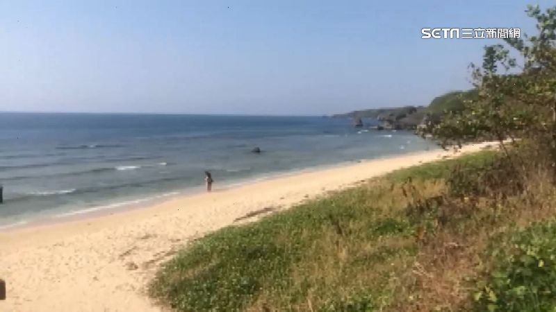 小琉球沙灘驚見走私菸　海漂來台共169條