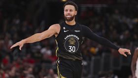▲柯瑞（Stephen Curry）（圖中）與湯普森（Klay Thompson）合攻46分還是不敵公牛。（圖／美聯社／達志影像）