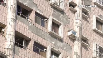 大樓磁磚「一直掉」！路人經過憂被爆頭