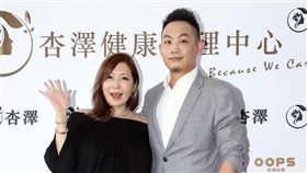 Makiyo身懷六甲和老公出席健康管理活動。（記者邱榮吉/攝影）