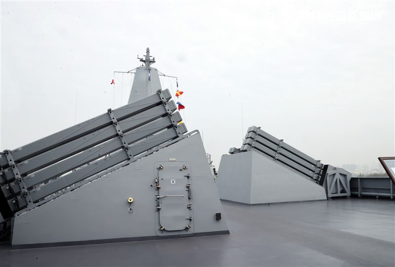 玉山軍艦另配備有海劍二型防空飛彈和複合式桅塔等戰系裝備。（記者邱榮吉/攝影）